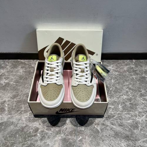 Travis Scott x Jordan Air Jordan 1 Low Golf 倒钩6.0 棕白板鞋