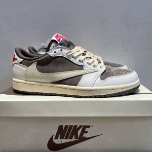 顶级版本💯Travis Scott x Air Jordan 1 Low OG SP “Sail and Ridgerock” 倒钩3.0...