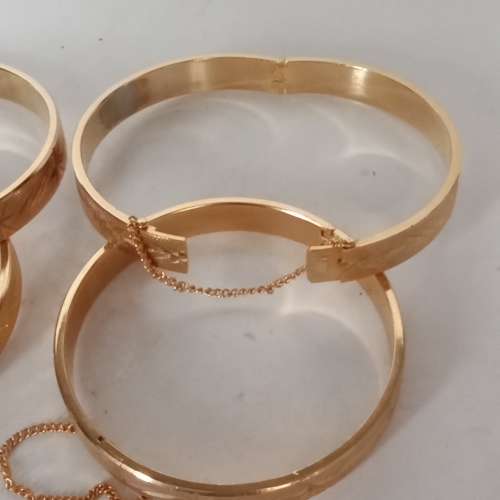 一手四隻五古舊車花銅手鈪，寬約9mm,內徑60mm，可開口，適合大多數人手形。no.B19....