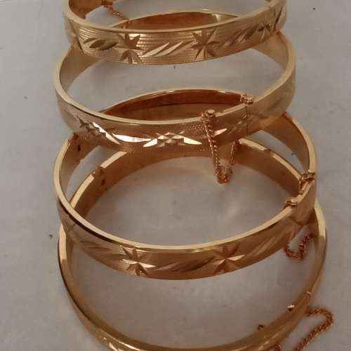 一手四隻五古舊車花銅手鈪，寬約9mm,內徑60mm，可開口，適合大多數人手形。no.B19....