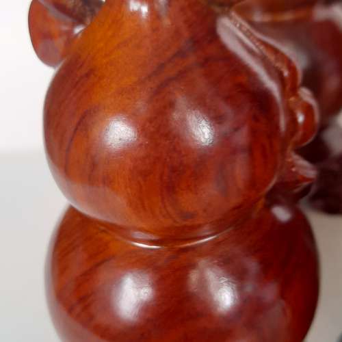 一手五個高5.5寸精工雕刻花梨木葫蘆，共售五百元，單一個150元。no.20.7.24