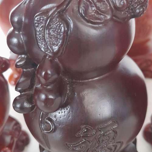 一手五個高5.5寸精工雕刻花梨木葫蘆，共售五百元，單一個150元。no.20.7.24