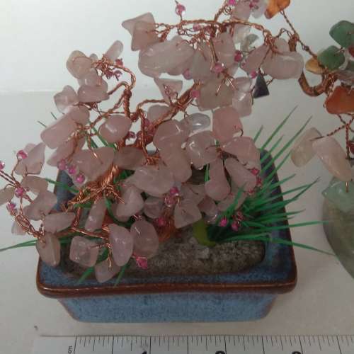 一手兩款天然晶石富貴樹.人手編織，清貨蝕本出售共售300元。no.A20.7.24