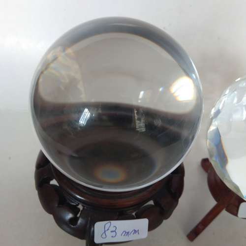 一手兩套水晶球，清貨價出售，共售500元，原價每套600元。83mm水晶球有微小不易察覺...
