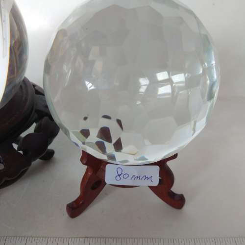 一手兩套水晶球，清貨價出售，共售500元，原價每套600元。83mm水晶球有微小不易察覺...