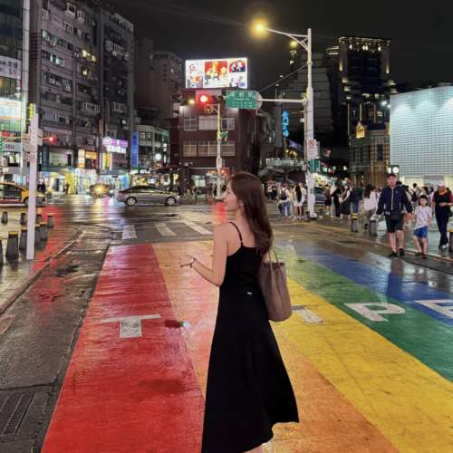 Uclopiahk 【有PAD! 零負擔☁️】With Pad !! 極簡大裙擺吊帶連身裙 黑色