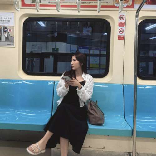 Uclopiahk 【有PAD! 零負擔☁️】With Pad !! 極簡大裙擺吊帶連身裙 黑色