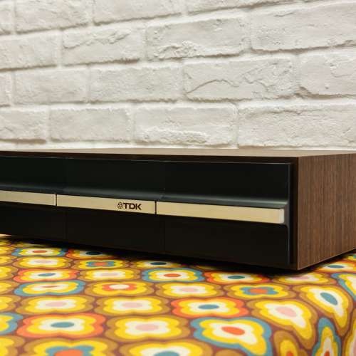 出售全新 TDK cassette 卡式帶收納木盒一個，外形經典，可存放36盒帶，尺寸長40cm ...