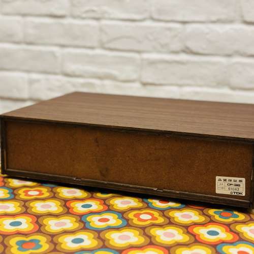 出售全新 TDK cassette 卡式帶收納木盒一個，外形經典，可存放36盒帶，尺寸長40cm ...