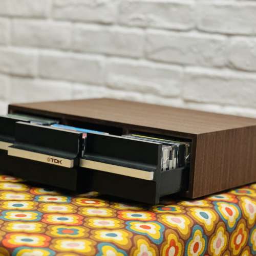 出售全新 TDK cassette 卡式帶收納木盒一個，外形經典，可存放36盒帶，尺寸長40cm ...