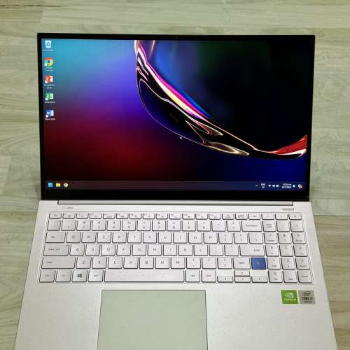 15.6&rdquo; Samsung GalaxyBook ION i7 32g RAM 1T LAPTOP