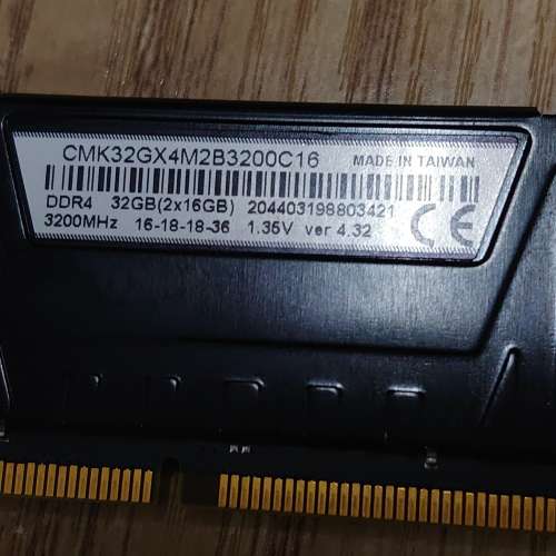 Corsair DDR4 3200. 16g x 2