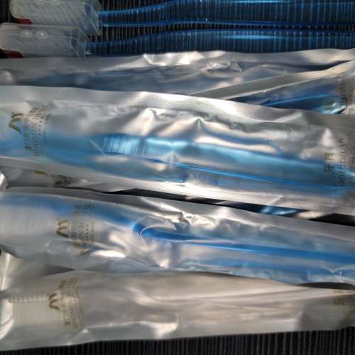**5 支 pcs = $10, **10 支 pcs = $15, **20 支 pcs = $20, 塑膠 牙刷 旅行 移民 P...