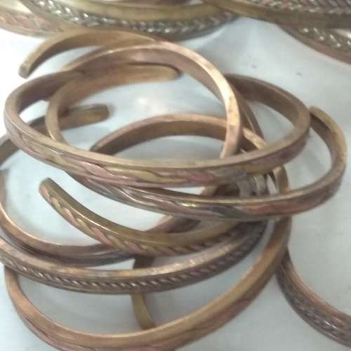 一手20隻古舊銅鈪存貨，清貨價共售200元，多量價錢可再商議。no.A27.7.24