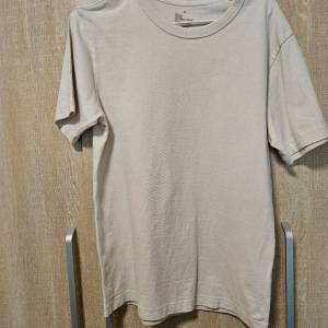 MUJI無印 T Shirt khaki size M 中碼 白色  T恤 休閒 男裝 中性