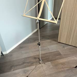 K&M music stand