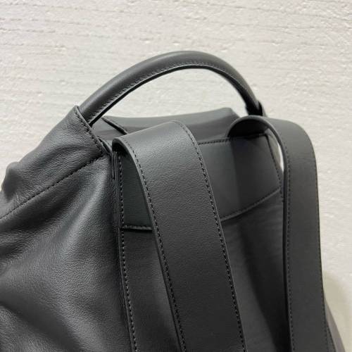 Loewe 新品 Flamenco 雙肩背包