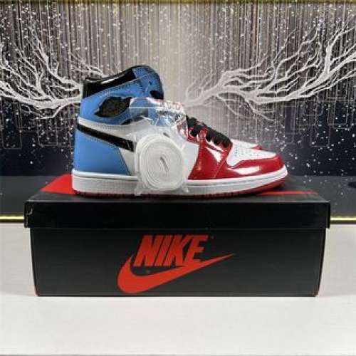 實拍 Air Jordan 1 High OG Fearless UNC Chicago 漆皮 紅藍 警燈