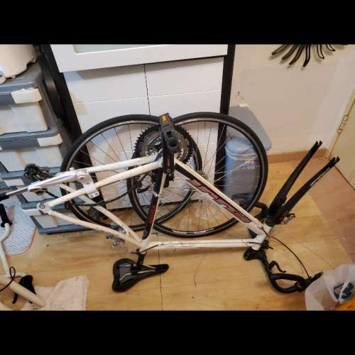 fuji 公路車 原價4500包好多周邊產品 圖片不能盡錄