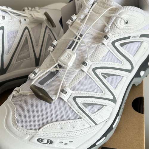 Salomon白色鞋子尺碼44