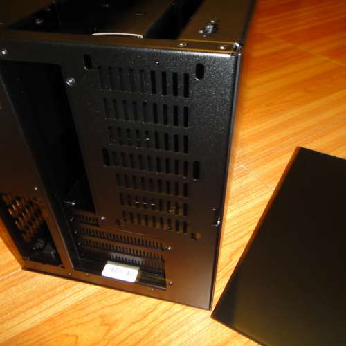 abee AS Enclosure W1 M-ATX 機箱 (黑色)雙艙設計 !! 鋁金屬美學