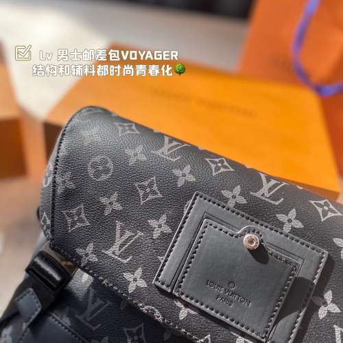 size：28*25cm LV包包 男士郵差包 VOYAGER郵差包