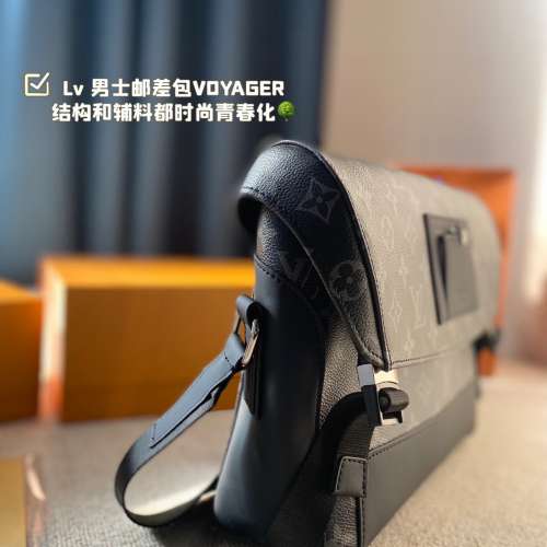 size：28*25cm LV包包 男士郵差包 VOYAGER郵差包
