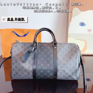 LV 路易威登春夏限量新款keepall 旅行包一隻帥氣能裝的旅行袋時尚爆發款火熱來襲容...