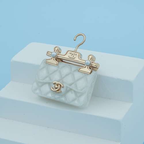 CHANEL香奈兒幾乎全新包包衣架掛鉤胸針配件68822