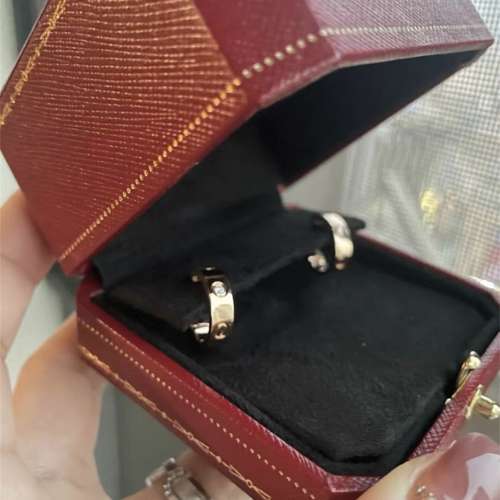 女士卡地亞耳環