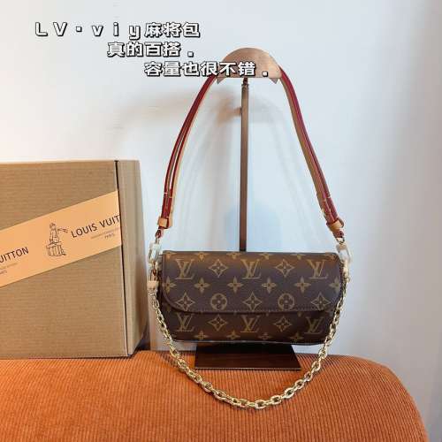 LV 新品ivy腋下包 單肩斜挎款 這款包真的很簡單 😍 越看越好看 輕鬆裝納日常隨身物...