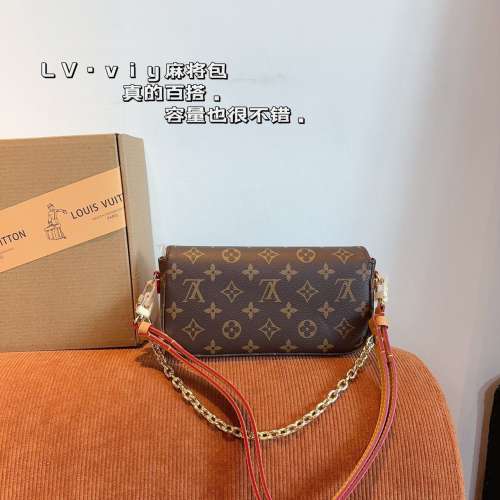 LV 新品ivy腋下包 單肩斜挎款 這款包真的很簡單 😍 越看越好看 輕鬆裝納日常隨身物...