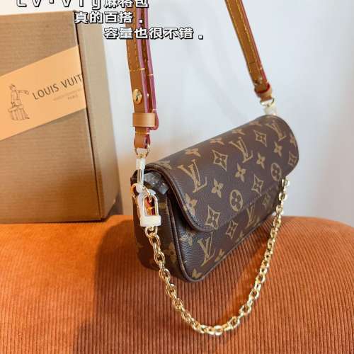 LV 新品ivy腋下包 單肩斜挎款 這款包真的很簡單 😍 越看越好看 輕鬆裝納日常隨身物...