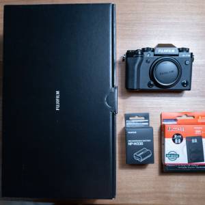 Fujifilm X-T5 (body only) with 2 original Batteries and Charger