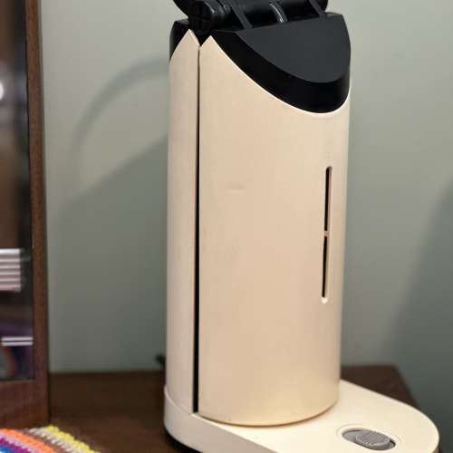 出售 昭和時期 型格座枱燈一箋，使用110v電壓，可摺合，內附時鐘響鬧功能，亦附有AM...