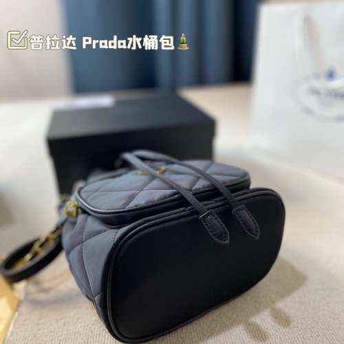 Prada水桶包 尺寸19*23cm 肩帶可調長短