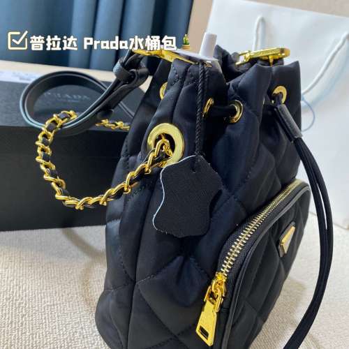 Prada水桶包 尺寸19*23cm 肩帶可調長短