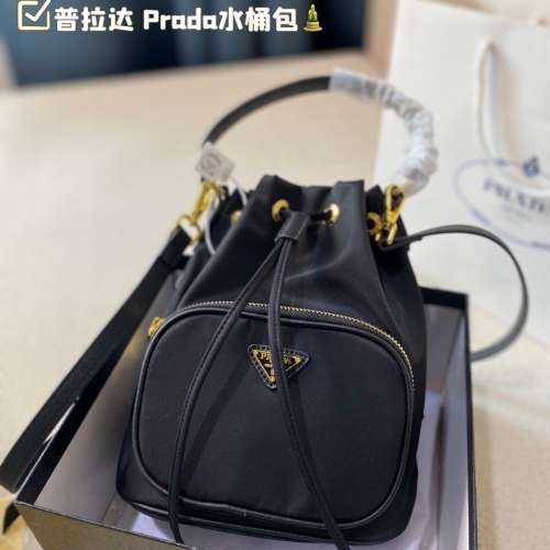 Prada水桶包 尺寸19*23cm 肩帶可調長短