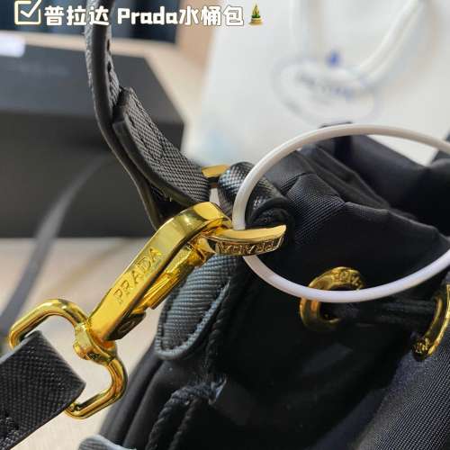 Prada水桶包 尺寸19*23cm 肩帶可調長短