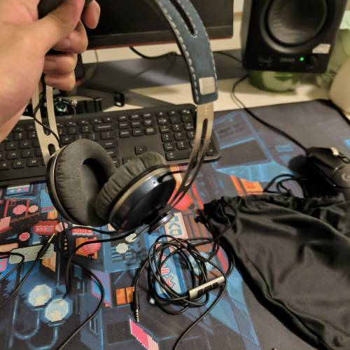Sennheiser momentum on ear + microphone cable