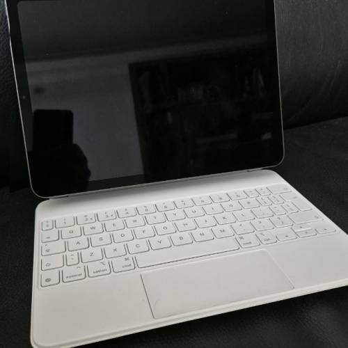 全新只有用三星期 iPad air 5 + apple magic keyboard + apple pencil 2