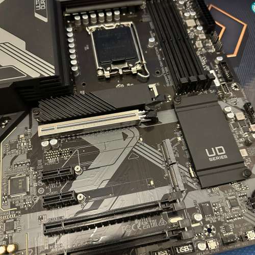 Gigabyte Z790 UD AX + Corsair VENGEANCE RGB 32GB (2x16GB) DDR5 6000MHz