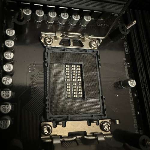 Gigabyte Z790 UD AX + Corsair VENGEANCE RGB 32GB (2x16GB) DDR5 6000MHz