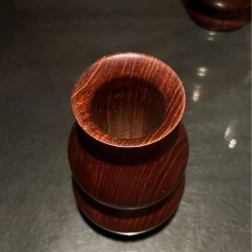 實心木小花樽實心厚實 圖一：高14cm 圖三：高11.5cm 每個$30