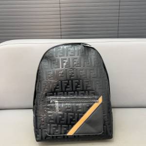 Fendi 芬迪 Chiodo雙肩包 男士背包書包 大容量