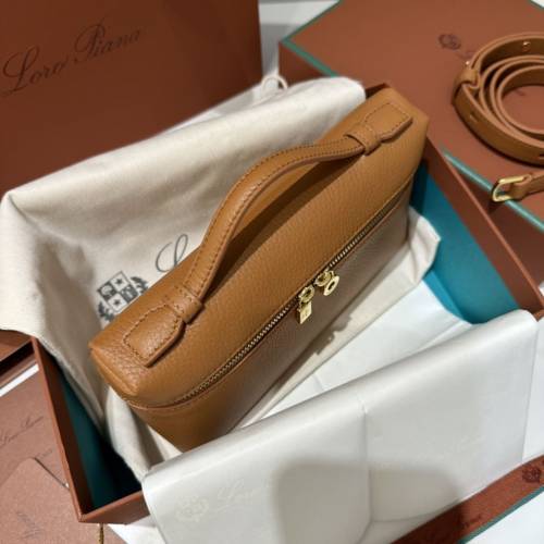 【L19金棕金扣（新版）】
𝐋𝐨𝐫𝐨 𝐏𝐢𝐚𝐧@ Extra pocket L19系列手提/斜挎包