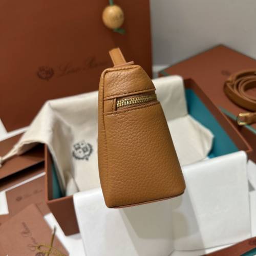 【L19金棕金扣（新版）】
𝐋𝐨𝐫𝐨 𝐏𝐢𝐚𝐧@ Extra pocket L19系列手提/斜挎包