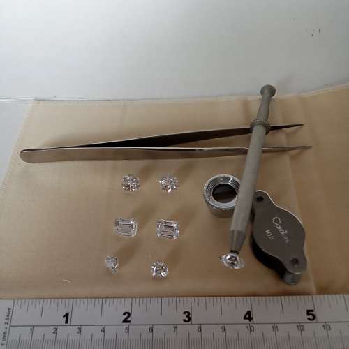 .一套石叉，石鉗，日本10倍放大鏡，及7粒圓/方/心cz石，手飾布，全套共售500元。no...