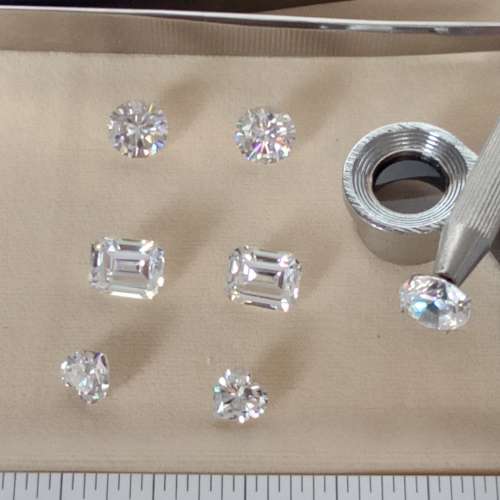 .一套石叉，石鉗，日本10倍放大鏡，及7粒圓/方/心cz石，手飾布，全套共售500元。no...