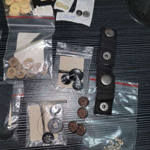 超過200粒 衫褲鈕 按扣 塑料 塑膠 特殊 特別設計 服裝 道具 美術指導 襯衫 上衣 西...